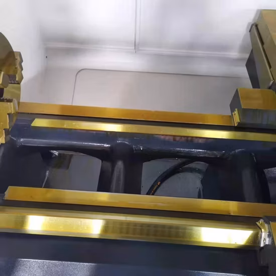 Horizontale CNC-Flachbett-/Schrägbett-Präzisions-Metalldrehmaschine